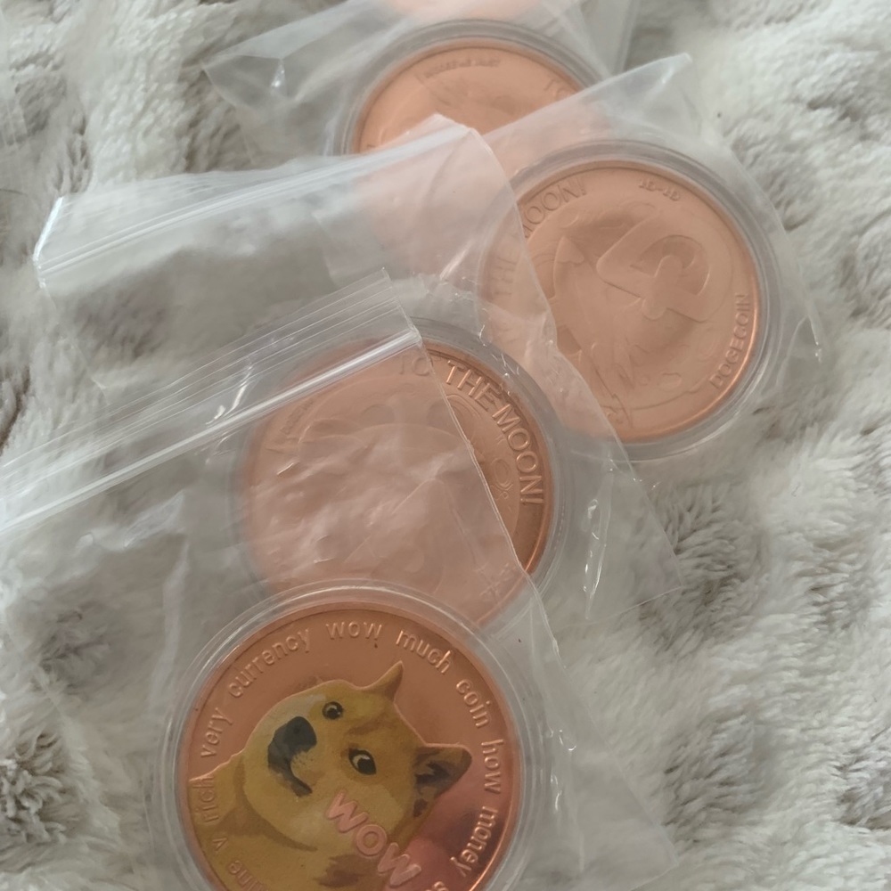 Dogecoin To The Moon Collectables - Picture 4 of 9